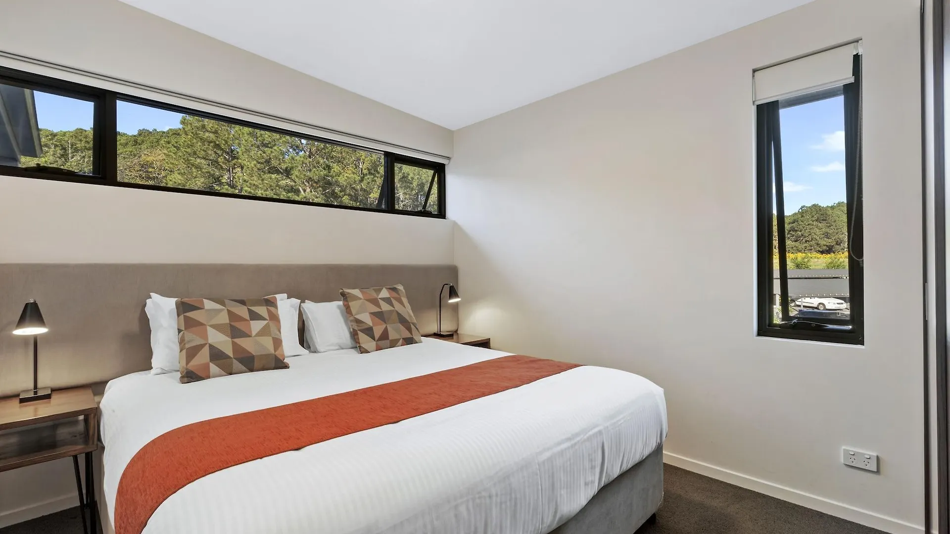 ***** Hotel Altitude On Montville Australia